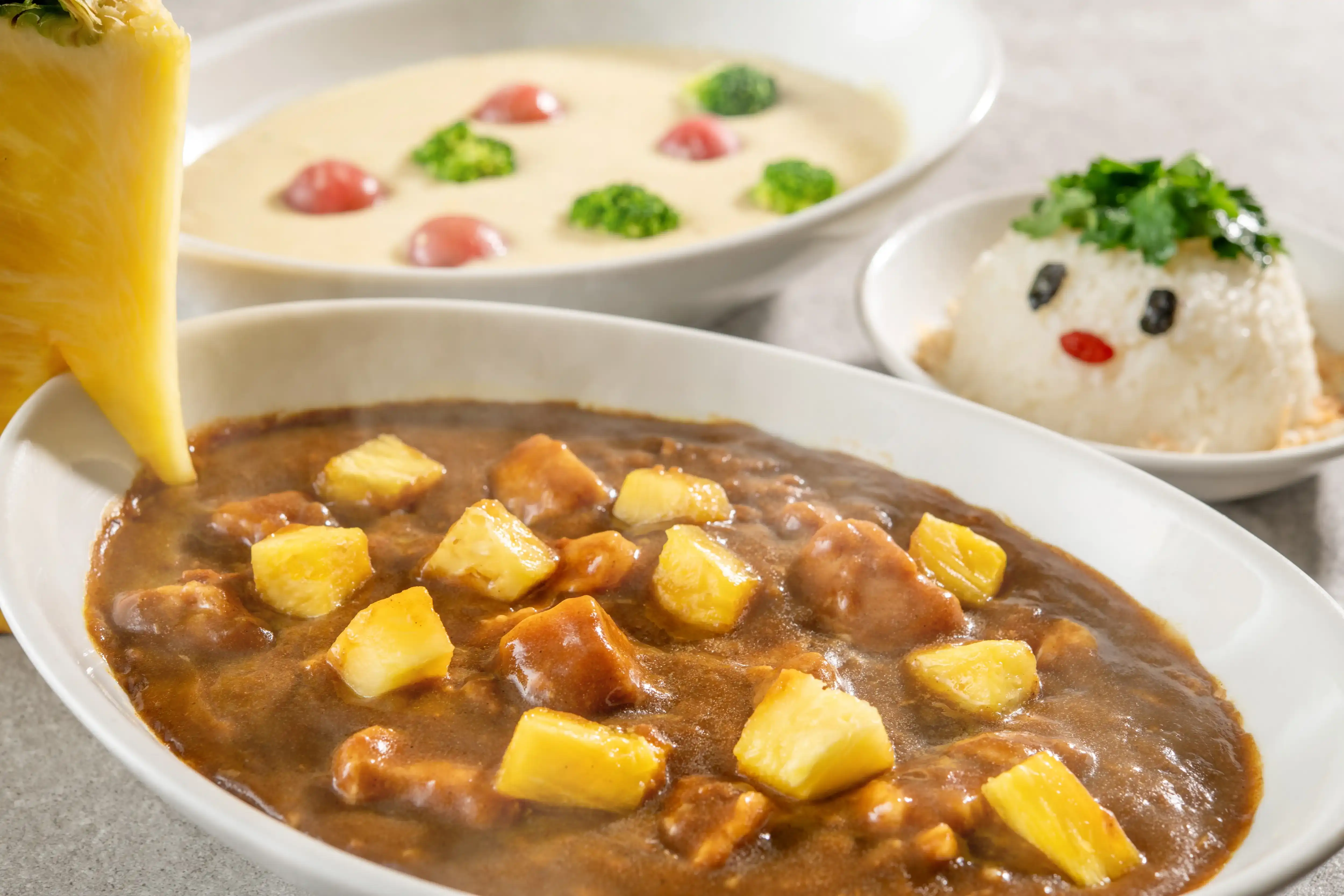 パナシバくんパイナップルポークカレー・CoCoネェさんシーフードココナッツカレー